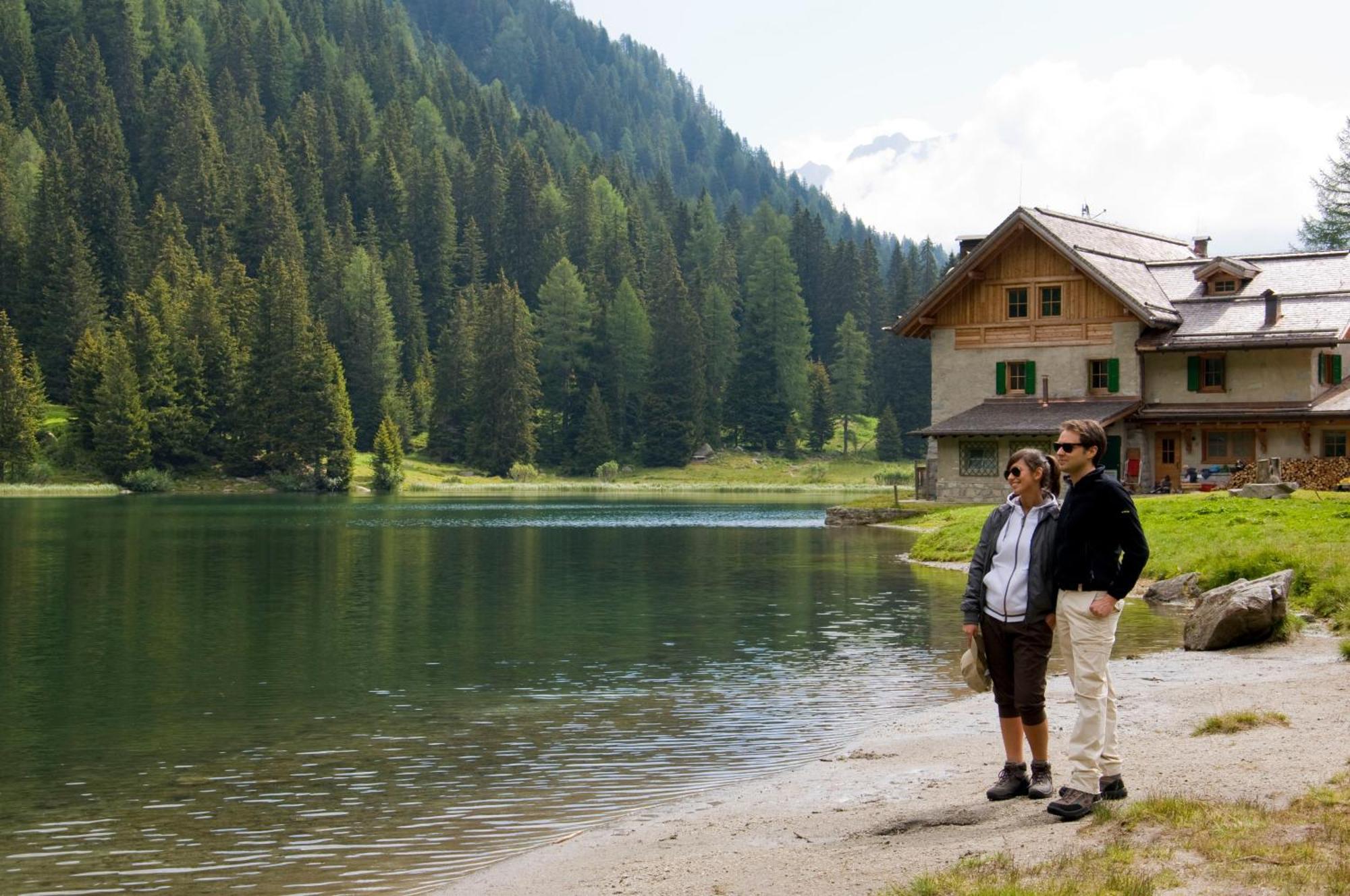 Rifugio Lago Nambino มาดอนนาดีกัมปิโญ ภายนอก รูปภาพ