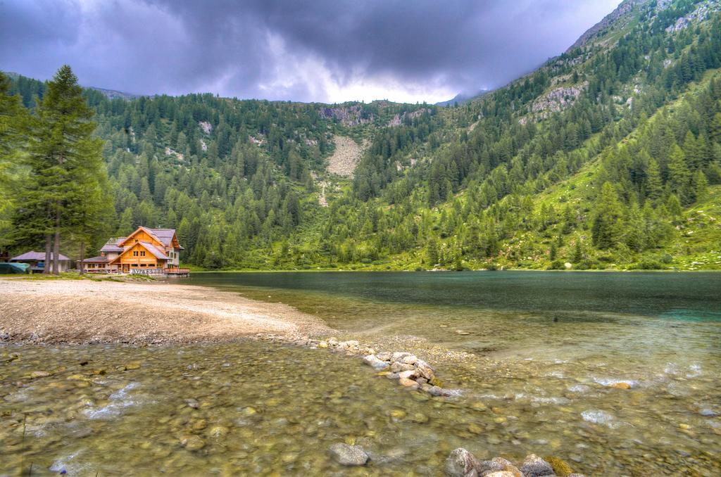 Rifugio Lago Nambino มาดอนนาดีกัมปิโญ ภายนอก รูปภาพ